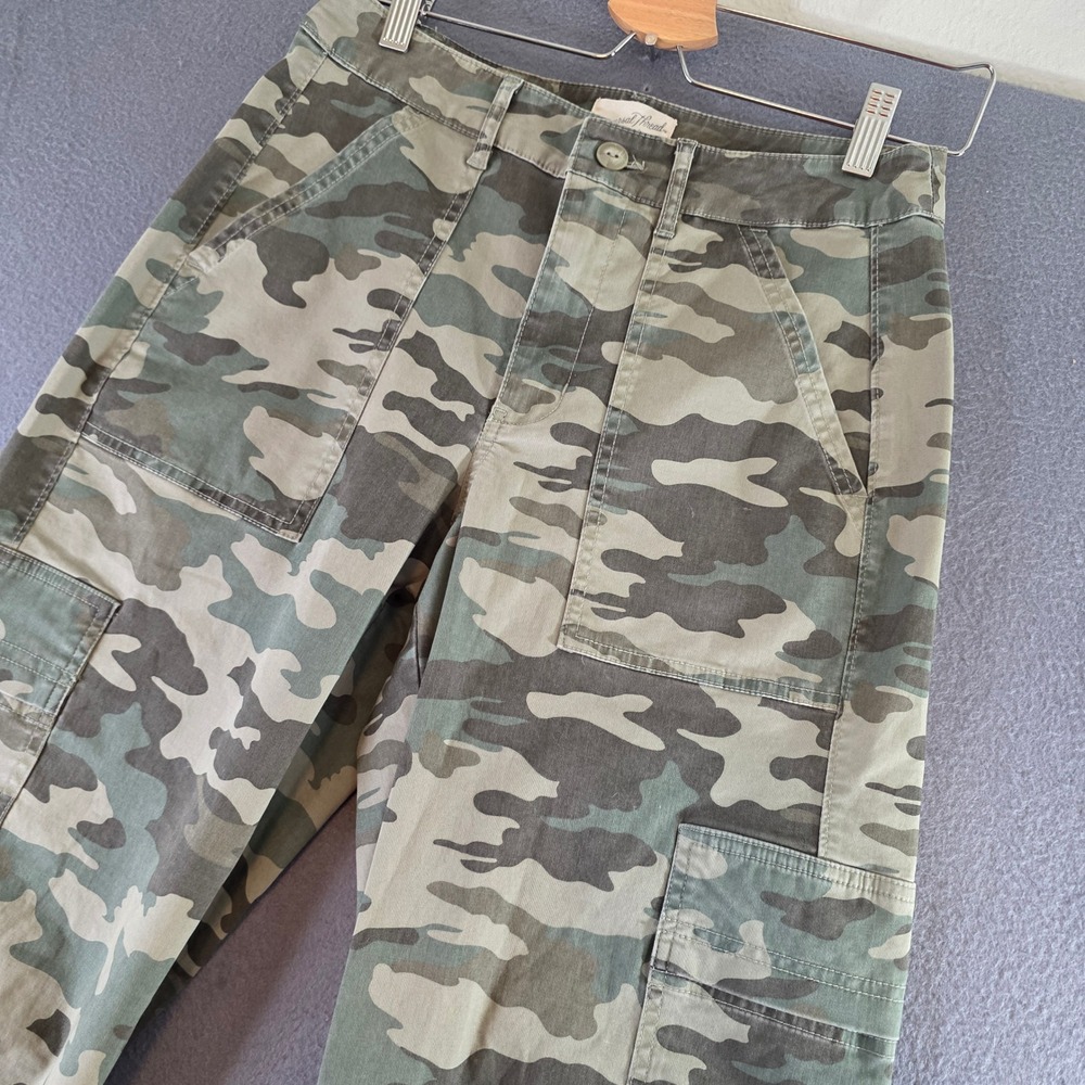 Universal Thread Womens Camo High Rise Cargo Pants Green Size 4 Gorpcore Army